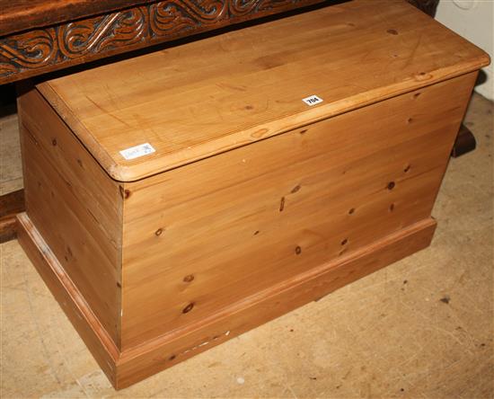 Pine blanket box